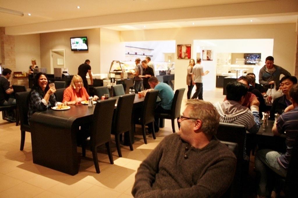 Newman Hotel Экстерьер фото